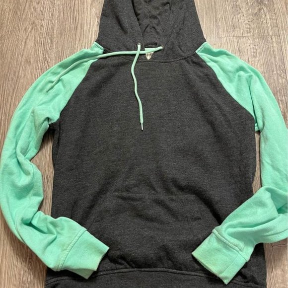 Zumiez Tops Womens Zumiez Brand Sweatshirt Size Small Poshmark
